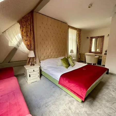 Dworek Romanowski Semesteranläggning (resort)